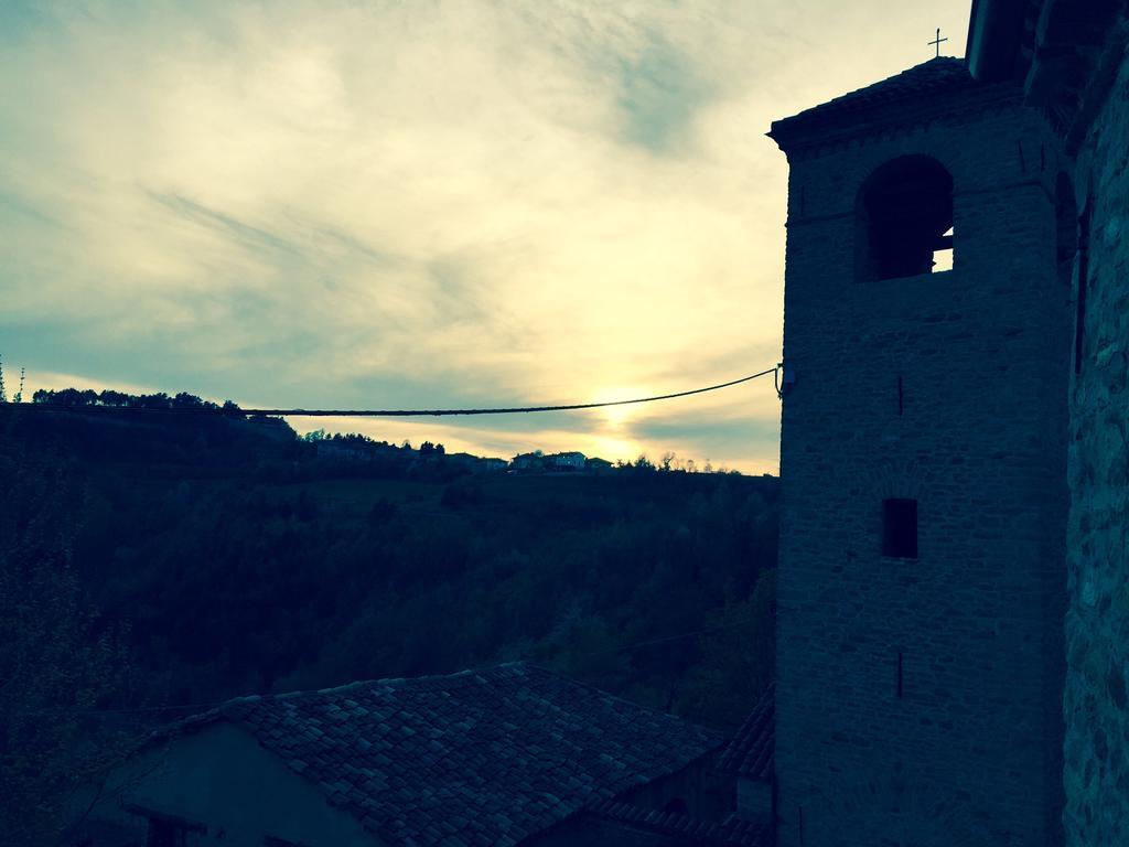 Dimora Storico Romantica Il Sole E La Luna Cerretto Langhe Eksteriør bilde